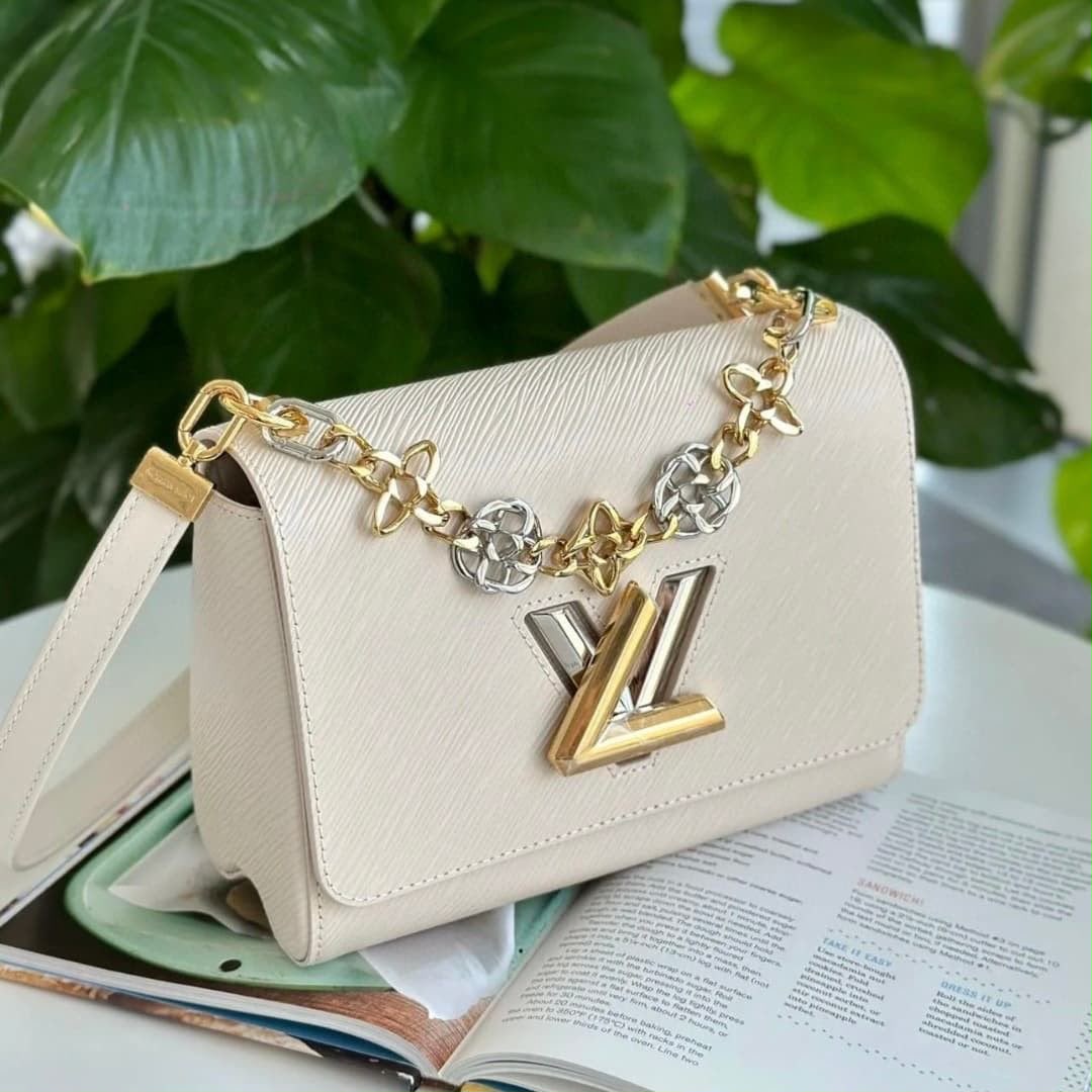 LvE Chain Shoulder Bag for Women