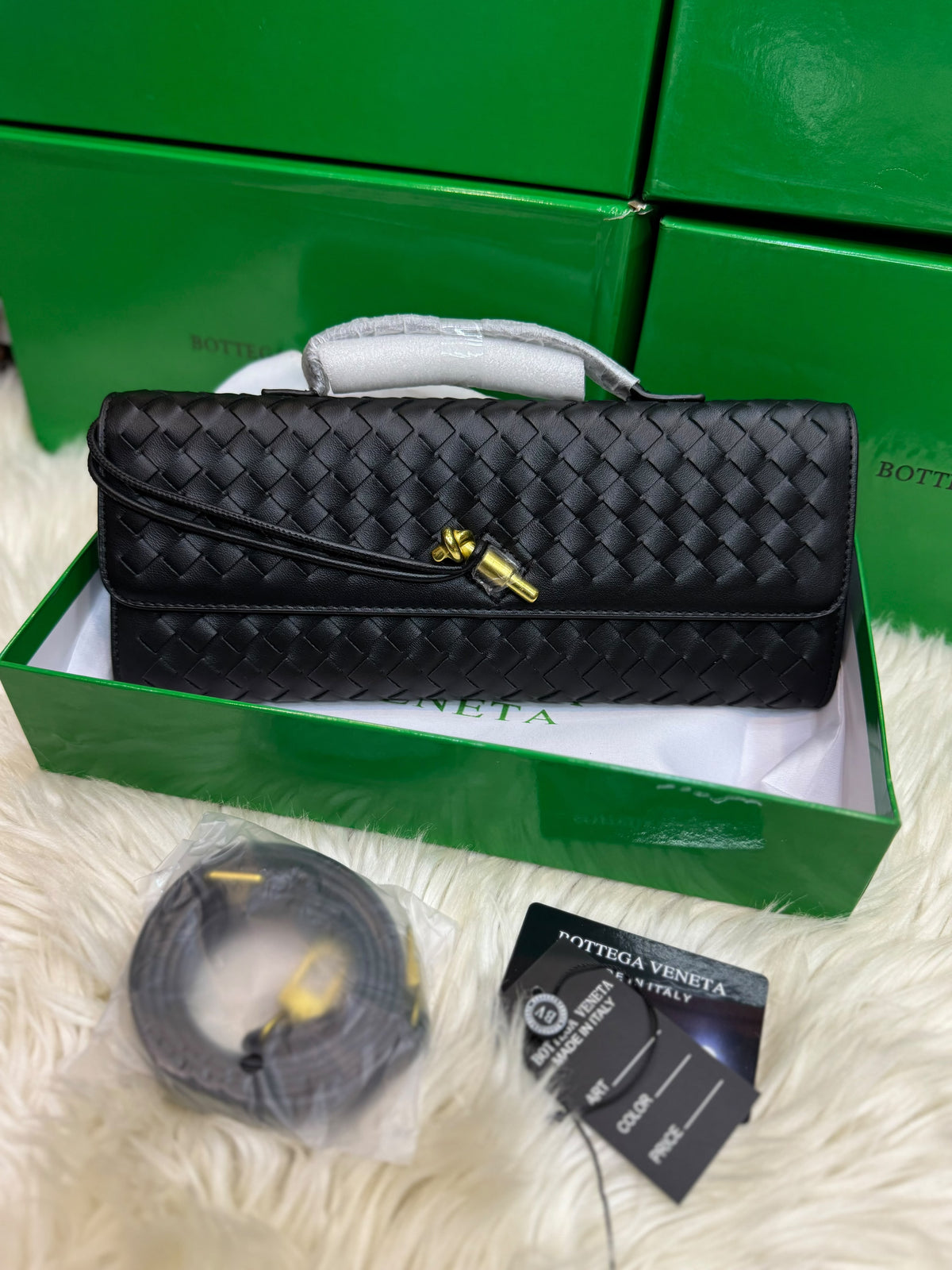 Famous Brand Bot-tega Ven-eta Andiamo Glossy Look Long Clutch Bag for Women