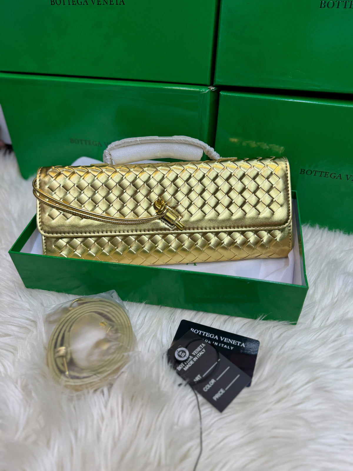 Famous Brand Bot-tega Ven-eta Andiamo Glossy Look Long Clutch Bag for Women