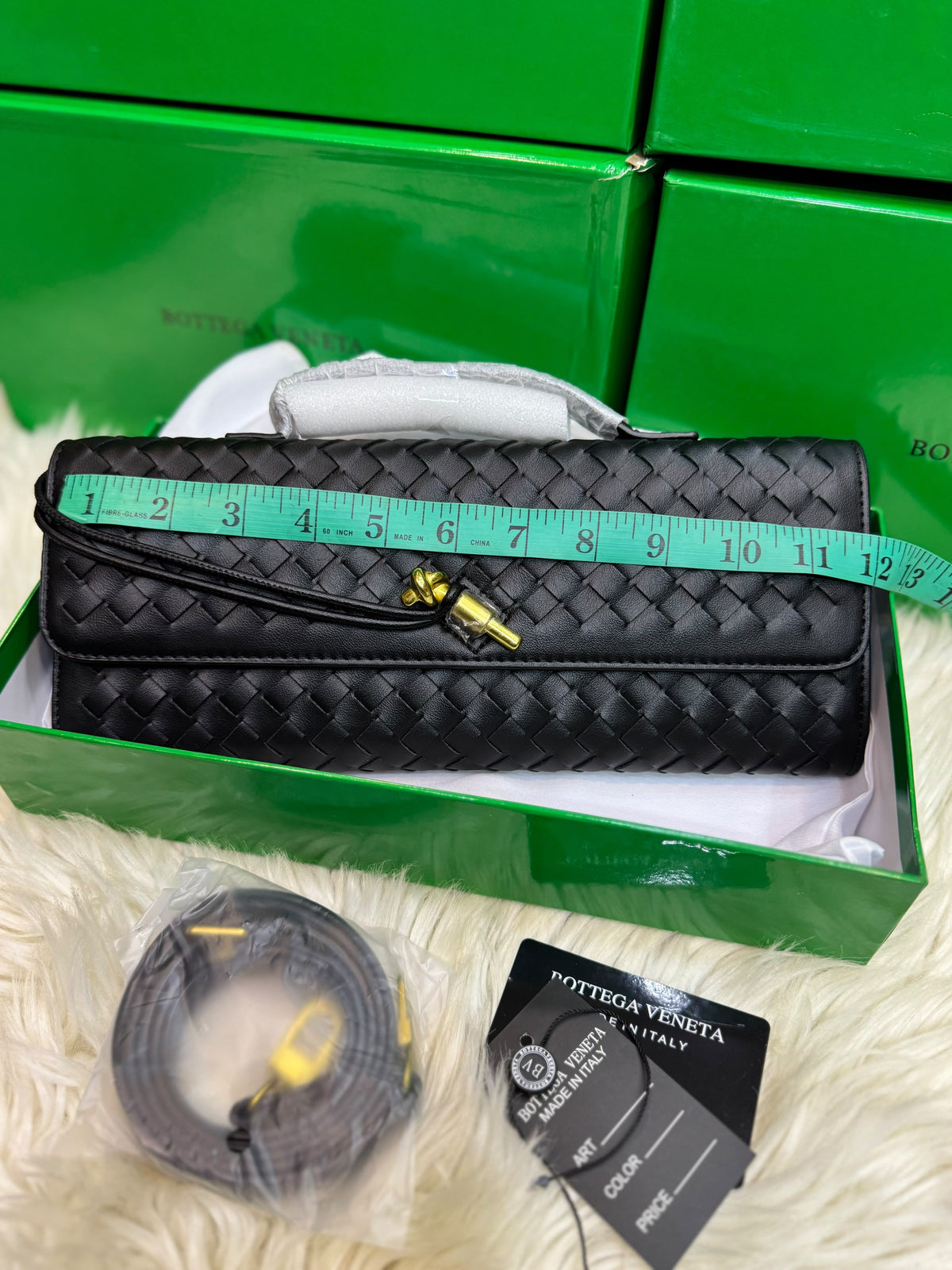 Famous Brand Bot-tega Ven-eta Andiamo Glossy Look Long Clutch Bag for Women